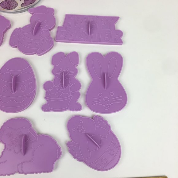 Vtg 1990 Wilton 10 Easter Treats Cookie Cutters Spring Plastic w Orig Container - Picture 10 of 12